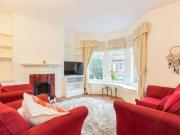 2 Bedrooms Maisonette for rent in Haverhill Road, London...