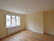 2 Bedrooms Maisonette for rent in Purbrock Avenue,...