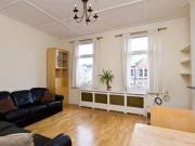 2 Bedrooms Maisonette for rent in Replingham Road,...