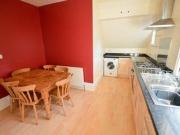2 Bedrooms Maisonette for rent in South Street,...