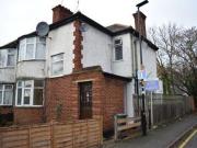 2 Bedrooms Maisonette for rent in Staines Road, Feltham TW14