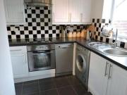 2 Bedrooms Maisonette for rent in Summerfields,...