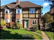 2 Bedrooms Maisonette for rent in West Close,...