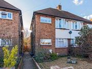 2 Bedrooms Maisonette for sale in Bramley Close Off...