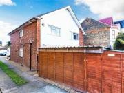 2 Bedrooms Maisonette for sale in Meadfield Road,...