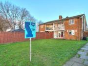 2 Bedrooms Maisonette for sale in Merlin Road, Four...