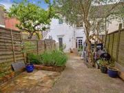 2 Bedrooms Maisonette for sale in Totland Road,...