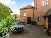 2 Bedrooms Mews house for rent in Rusper Road, Capel,...