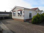 2 Bedrooms Mobile/park home for sale in Orchard Park...