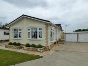 2 Bedrooms Mobile/park home for sale in The High Pines,...