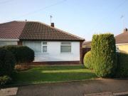 2 Bedrooms Semi detached bungalow for sale in Laynes...