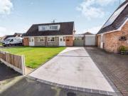 2 Bedrooms Semi detached bungalow for sale in...