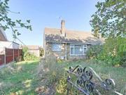 2 Bedrooms Semi detached bungalow for sale in Oaklands,...