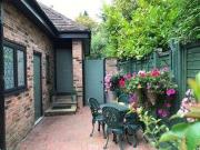 2 Bedrooms Semi detached house for rent in Broadacres,...