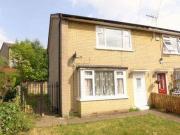 2 Bedrooms Semi detached house for rent in Halliwell...