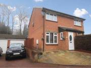 2 Bedrooms Semi detached house for rent in Oakfields,...