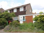 2 Bedrooms Semi detached house for rent in Parlaunt...