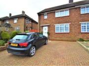 2 Bedrooms Semi detached house for rent in Ramsden Road,...