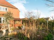 2 Bedrooms Semi detached house for sale in Hillview,...