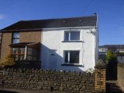 2 Bedrooms Semi detached house for sale in Queens Road,...