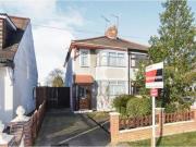 2 Bedrooms Semi detached house for sale in Upminster...