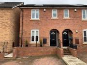 2 Bedrooms Semi detached house for sale in Waterside...