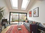 2 Bedrooms Terraced house for rent in Albert Place,...