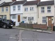 2 Bedrooms Terraced house for rent in Alexander Road,...