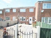 2 Bedrooms Terraced house for rent in Chad Gardens,...