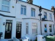 2 Bedrooms Terraced house for rent in Chandler Road,...