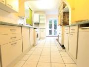 2 Bedrooms Terraced house for rent in Coombe Road,...