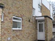 2 Bedrooms Terraced house for rent in Cowshot Crescent,...