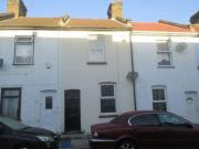 2 Bedrooms Terraced house for rent in Factory Road,...