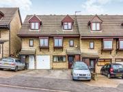 2 Bedrooms Terraced house for rent in Fox Hill Road,...