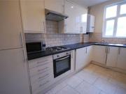 2 Bedrooms Terraced house for rent in Gatton Road,...