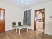 2 Bedrooms Terraced house for rent in Ledgers Road,...