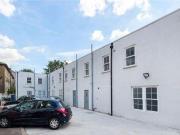 2 Bedrooms Terraced house for rent in London Stile,...