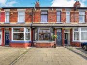2 Bedrooms Terraced house for rent in Lyndhurst Avenue,...