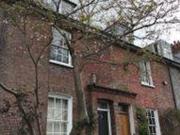 2 Bedrooms Terraced house for rent in Paddock Road,...