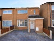 2 Bedrooms Terraced house for rent in Queen Elizabeth...