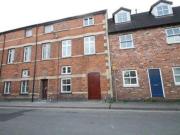 2 Bedrooms Terraced house for rent in Towncrest, East...