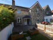 2 Bedrooms Terraced house for rent in Wells Square,...