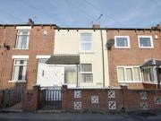 2 Bedrooms Terraced house for rent in Westfield Avenue,...