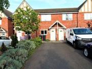 2 Bedrooms Terraced house for sale in Queens Close, Earl...