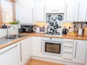 2 Bedrooms Town house for rent in Clumber Close,...