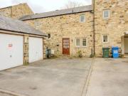 2 Bedrooms Town house for rent in Whinfield Court,...