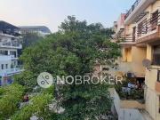2 BHK Flat In Garud Apartments, Mayur Vihar for Rent In...