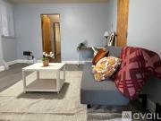 2 BR, 1 BA Apartment 10 Oakland Square, Unit 1,...