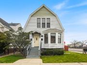 2 Br, 1 bath, Condo 3601 N Sacramento Ave