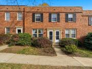2 Br, 1 bath, Townhouse/Brownstone/RowHouse 2700 13th Rd S